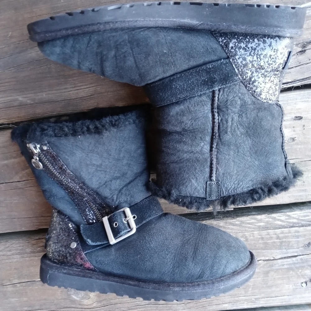 UGG Australia Blaise moto glitter zipper 1004271 black suede boots Size 6. 124pe